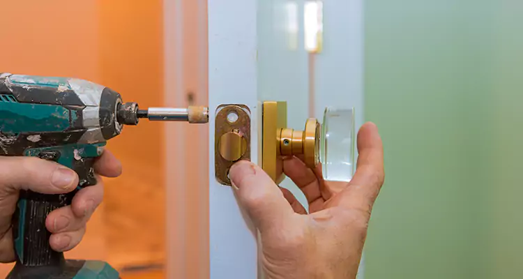 Broken Door Knob Fix in Pittsburg, CA