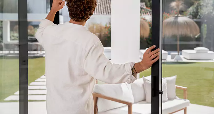 Sliding Screen Door Maintenance for Closing Issues in Pittsburg, CA